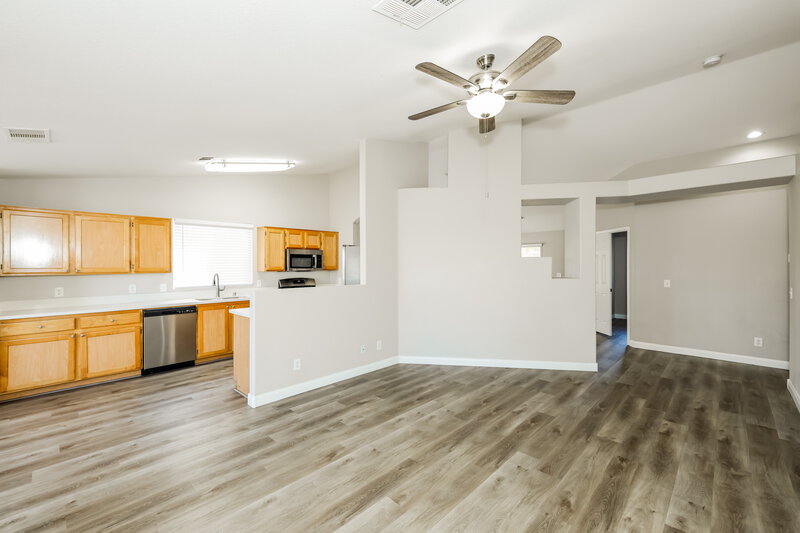 2,020/Mo, 406 Aloha Dr Henderson, NV 89015 Family Room View 2