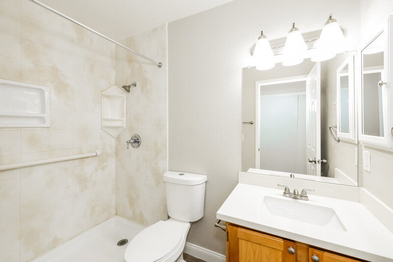 2,020/Mo, 406 Aloha Dr Henderson, NV 89015 Bathroom View