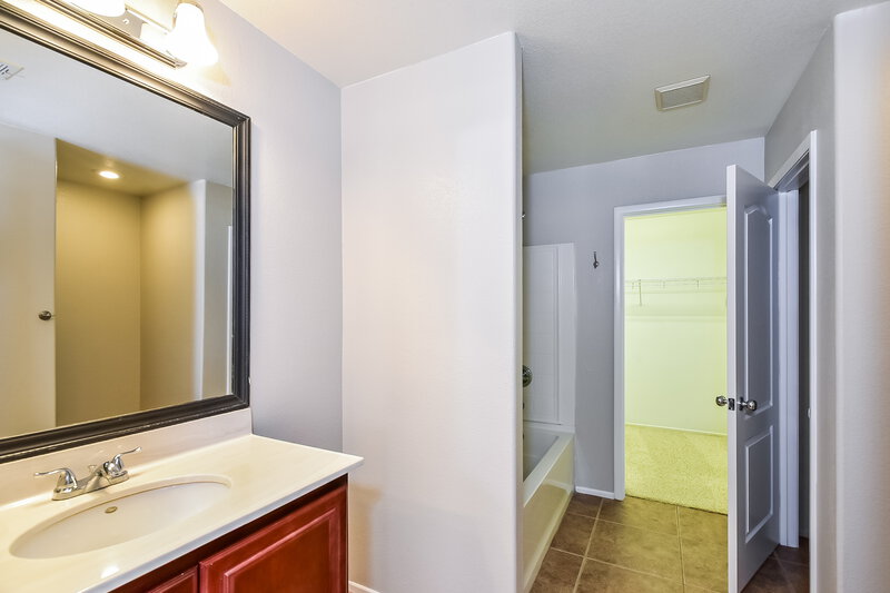2,205/Mo, 710 Loughton St Las Vegas, NV 89178 Bathroom View 2