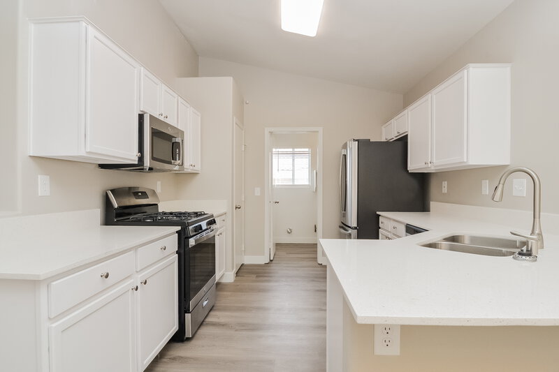 2,940/Mo, 1067 Kennebunk Cir Henderson, NV 89015 Kitchen View 2