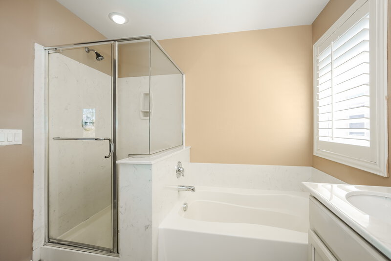 2,165/Mo, 9434 Blooming Grove Ave Las Vegas, NV 89149 Main Bathroom View 2