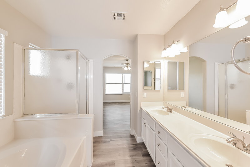 2,030/Mo, 1218 Cobble Lake Ave North Las Vegas, NV 89081 Main Bathroom View 2