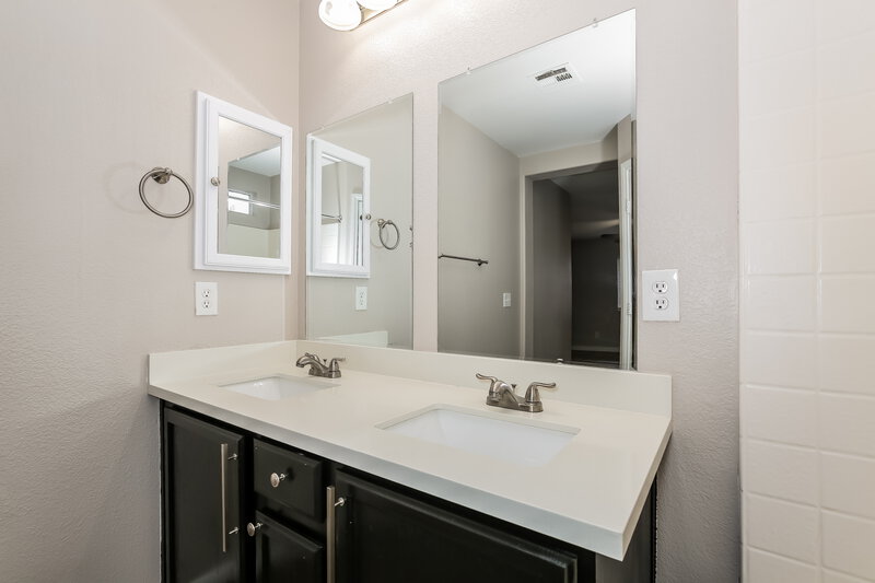 1,785/Mo, 8648 Water Bucket Ave Las Vegas, NV 89143 Main Bathroom View