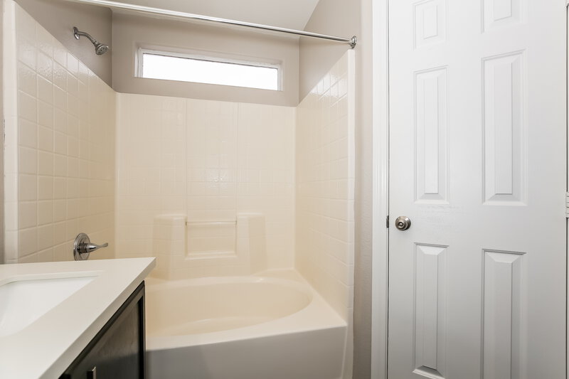 1,785/Mo, 8648 Water Bucket Ave Las Vegas, NV 89143 Main Bathroom View 2