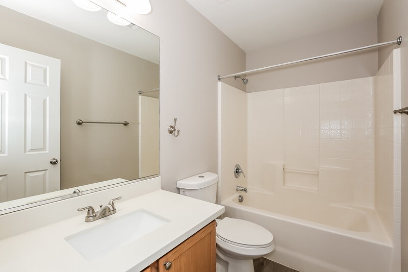 1,785/Mo, 8648 Water Bucket Ave Las Vegas, NV 89143 Bathroom View