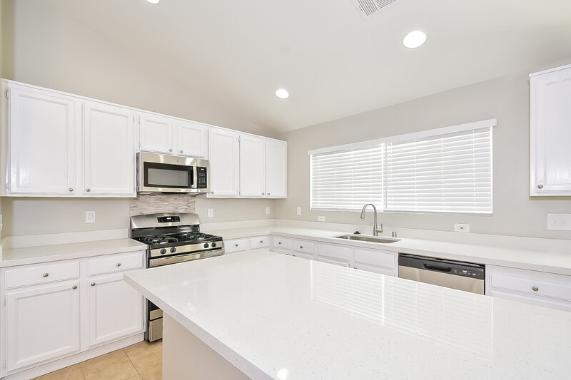 2,150/Mo, 7873 Lovely Pine Pl Las Vegas, NV 89143 Kitchen View