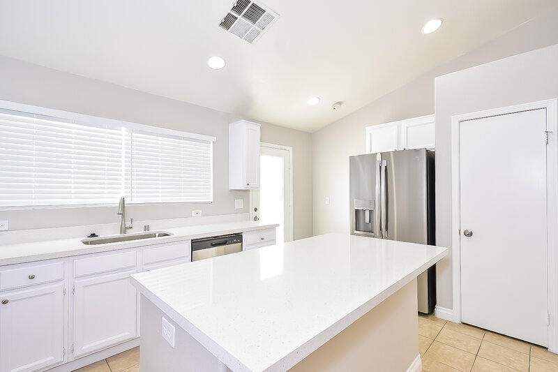 2,150/Mo, 7873 Lovely Pine Pl Las Vegas, NV 89143 Kitchen View 2