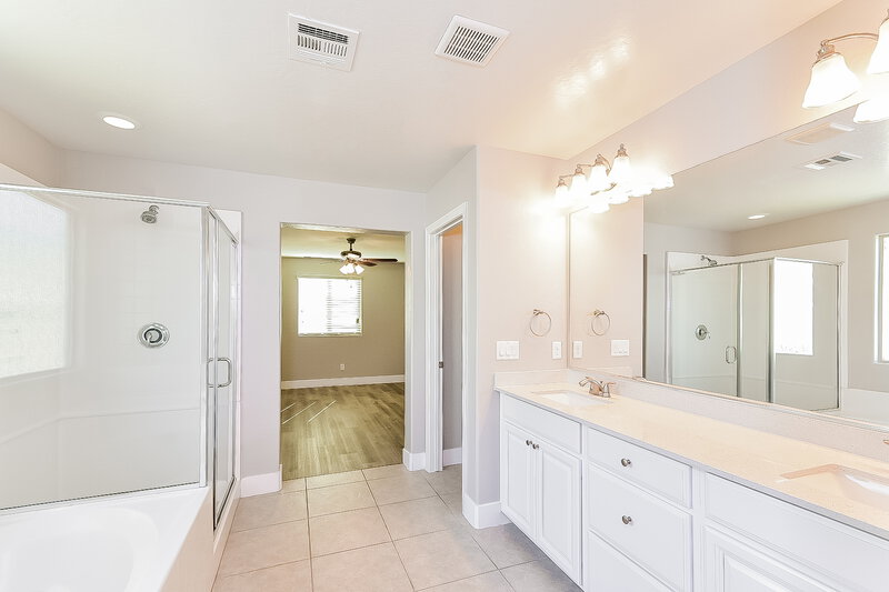 1,990/Mo, 9028 Leading Ct Las Vegas, NV 89149 Main Bathroom View 2