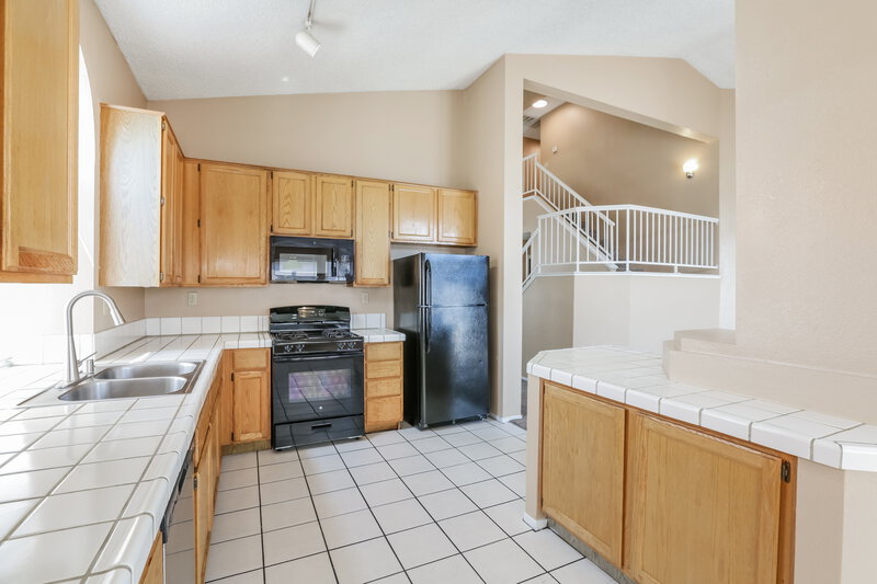 2,285/Mo, 4216 Laurel Hill Dr North Las Vegas, NV 89032 Kitchen View