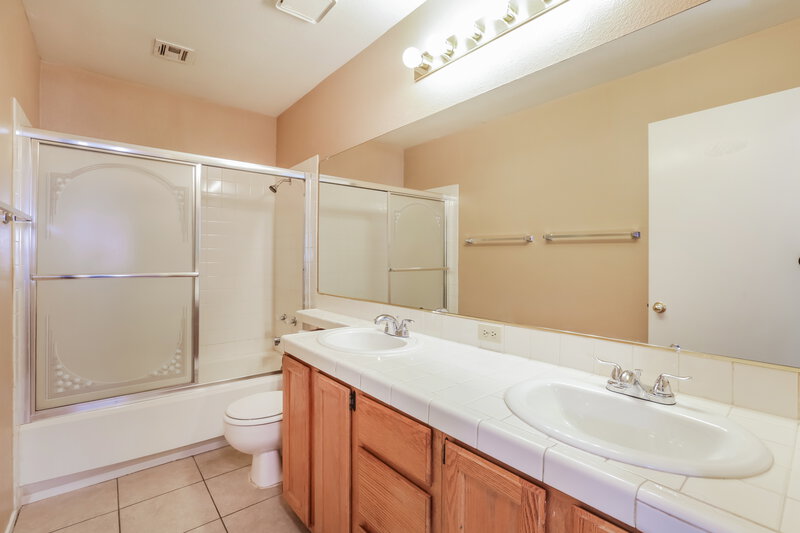 2,285/Mo, 4216 Laurel Hill Dr North Las Vegas, NV 89032 Bathroom View