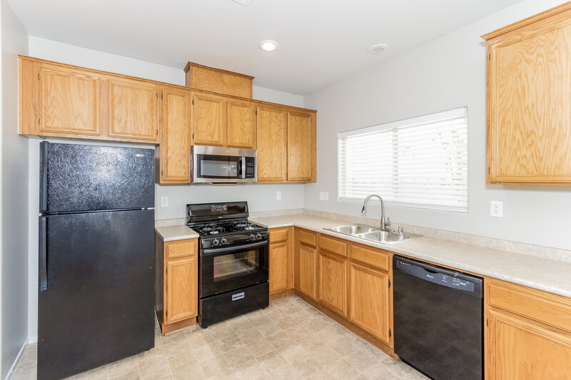 2,275/Mo, 70 Glen Park Ave Las Vegas, NV 89183 Kitchen View