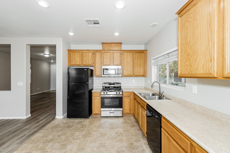 2,295/Mo, 70 Glen Park Ave Las Vegas, NV 89183 Kitchen View