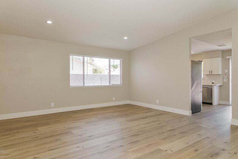 2,095/Mo, 5790 Vecinos Ln Las Vegas, NV 89110 Living Room View 3