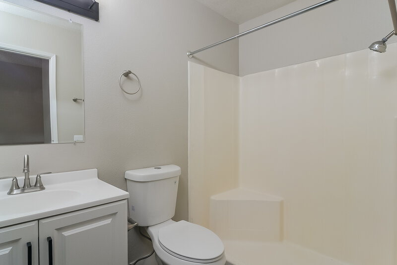 2,095/Mo, 5790 Vecinos Ln Las Vegas, NV 89110 Main Bathroom View