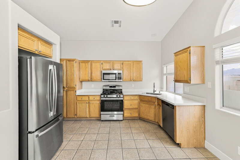2,150/Mo, 827 Golden Plata Ct Henderson, NV 89015 Kitchen View