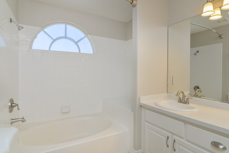 2,290/Mo, 9854 Silver Chaps Ct Las Vegas, NV 89183 Main Bathroom View