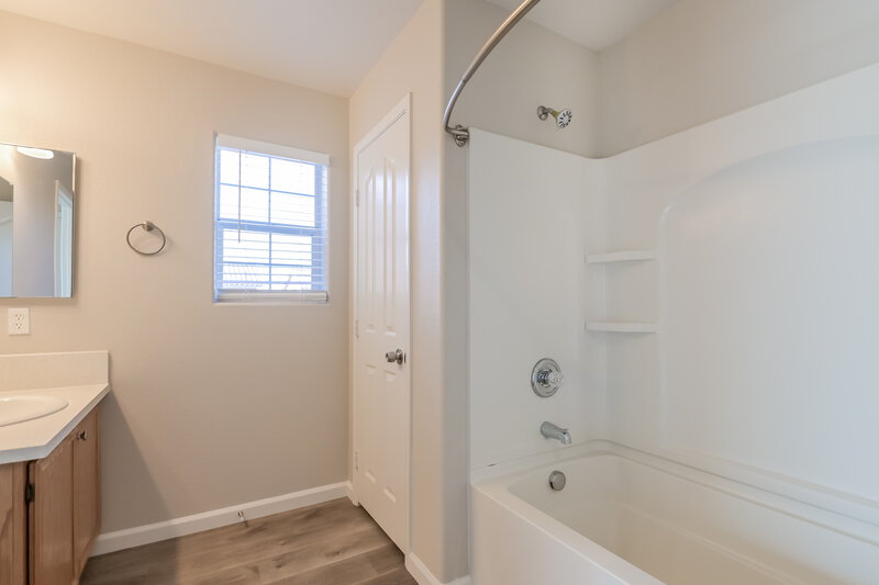 2,275/Mo, 59 Jewel Mine Ave Las Vegas, NV 89183 Main Bathroom View