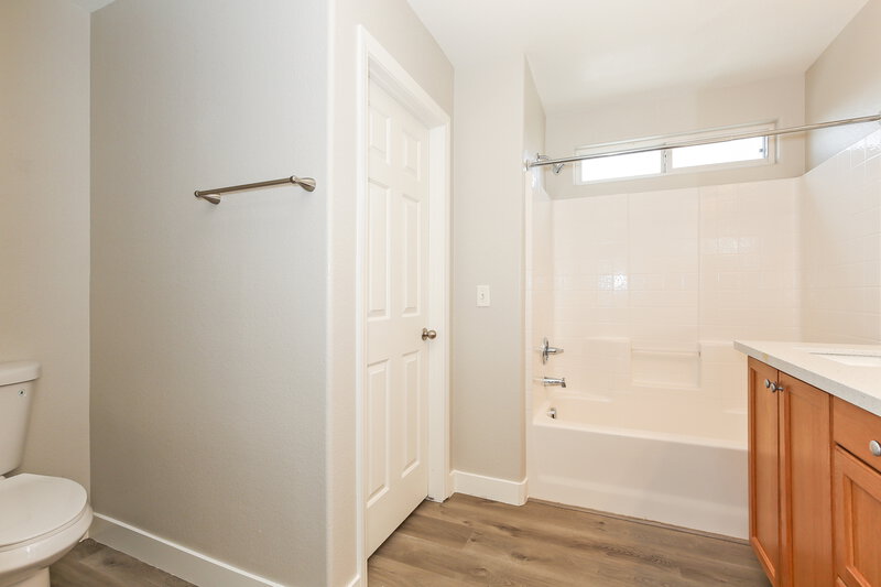 1,960/Mo, 8929 Emma Clare Ct Las Vegas, NV 89149 Bathroom View