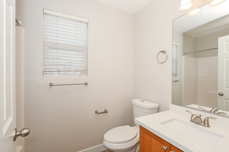 1,960/Mo, 8929 Emma Clare Ct Las Vegas, NV 89149 Bathroom View 2