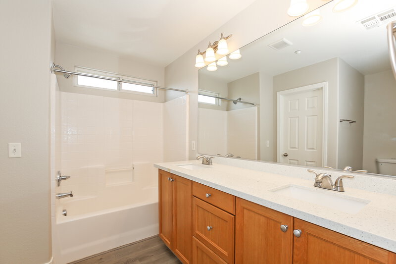 1,960/Mo, 8929 Emma Clare Ct Las Vegas, NV 89149 Bathroom View 4
