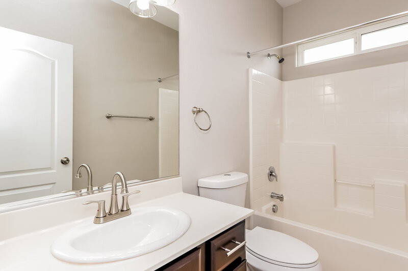 2,090/Mo, 7585 Perla del Mar Ave Las Vegas, NV 89179 Main Bathroom View 2