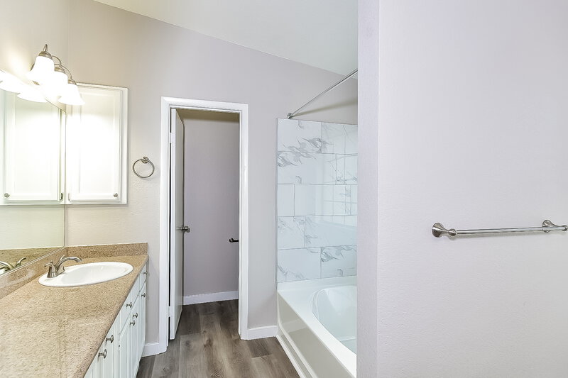 1,960/Mo, 4873 Maryvale Dr Las Vegas, NV 89130 Main Bathroom View