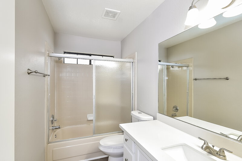 1,960/Mo, 4873 Maryvale Dr Las Vegas, NV 89130 Bathroom View