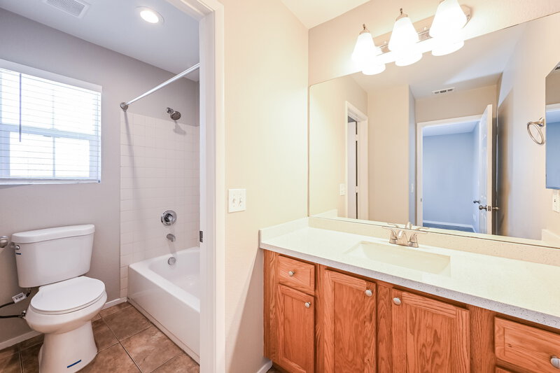 2,350/Mo, 8699 Brilliant Star Dr Las Vegas, NV 89178 Main Bathroom View