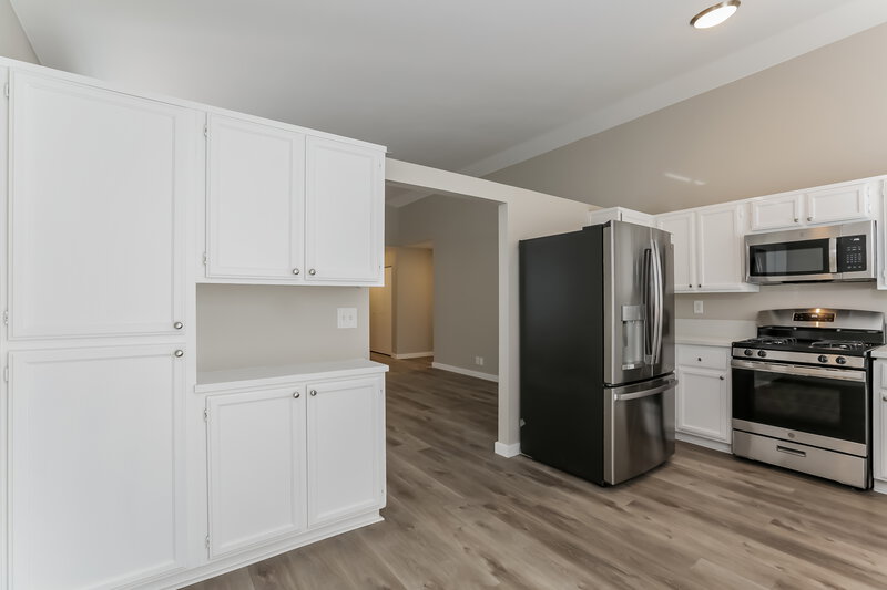 2,015/Mo, 8253 Ten Gallon Ct Las Vegas, NV 89129 Kitchen View 2