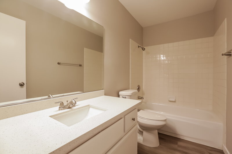 2,015/Mo, 8253 Ten Gallon Ct Las Vegas, NV 89129 Main Bathroom View