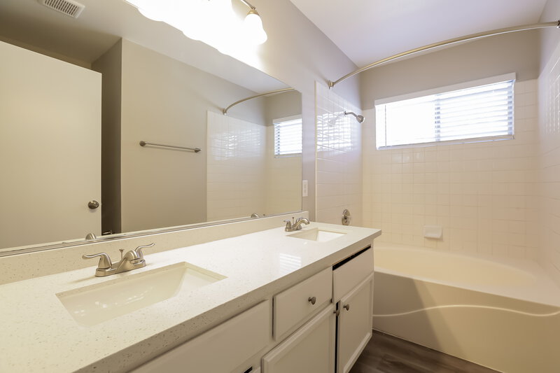 2,015/Mo, 8253 Ten Gallon Ct Las Vegas, NV 89129 Bathroom View