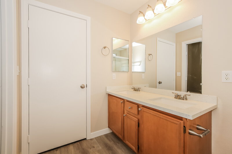 2,475/Mo, 4929 Whispering Spring Ave Las Vegas, NV 89131 Main Bathroom View