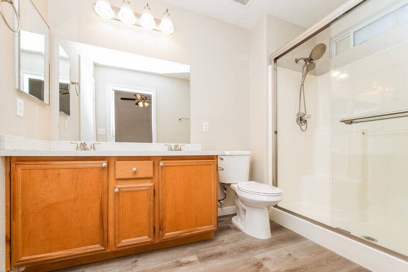 2,360/Mo, 4929 Whispering Spring Ave Las Vegas, NV 89131 Main Bathroom View