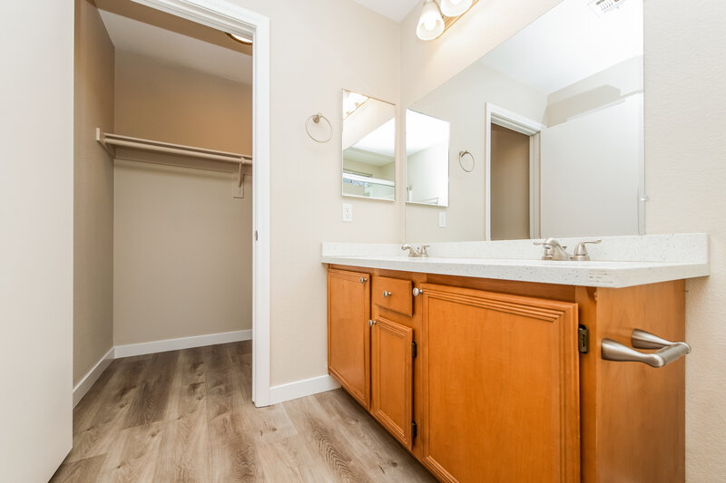 2,360/Mo, 4929 Whispering Spring Ave Las Vegas, NV 89131 Main Bathroom View 2