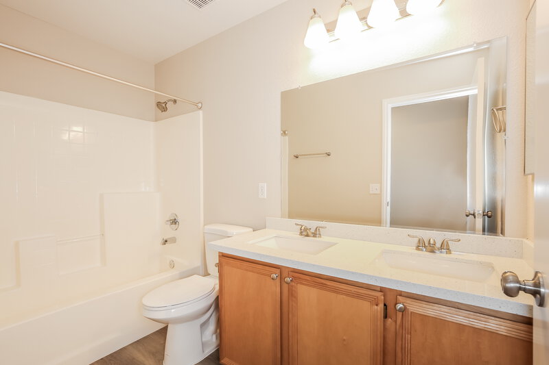 2,475/Mo, 4929 Whispering Spring Ave Las Vegas, NV 89131 Bathroom View