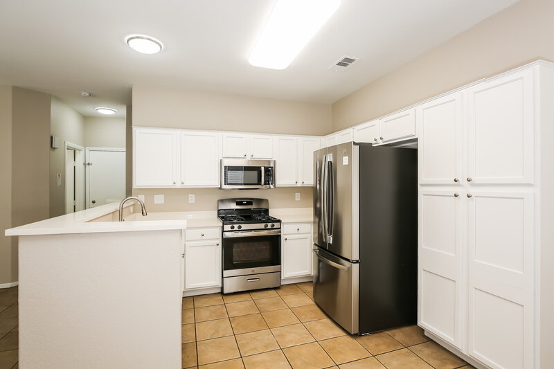 1,725/Mo, 2519 Lord Orville Ct North Las Vegas, NV 89031 Kitchen View