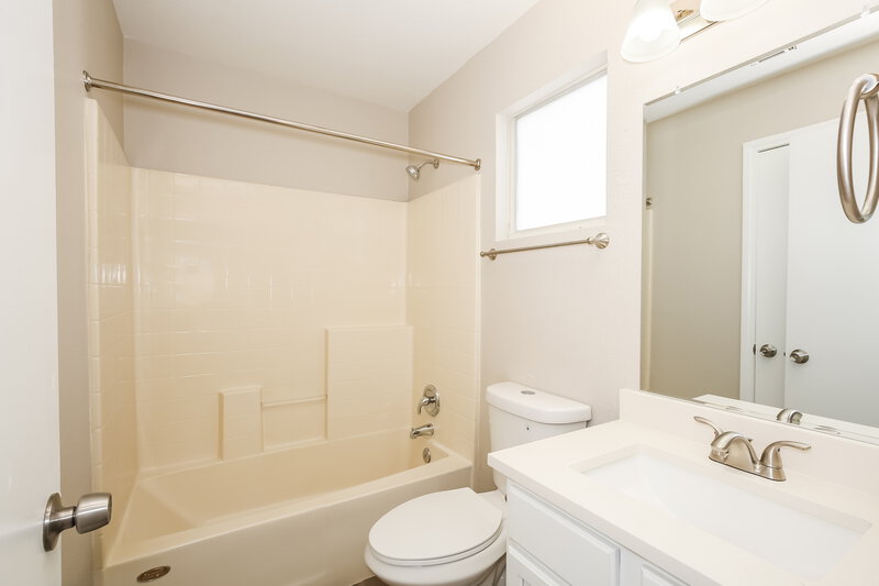1,725/Mo, 2519 Lord Orville Ct North Las Vegas, NV 89031 Bathroom View 2