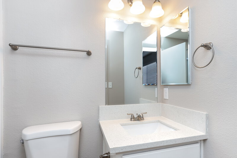 1,895/Mo, 7668 Kalmalii Ave Las Vegas, NV 89147 Main Bathroom View