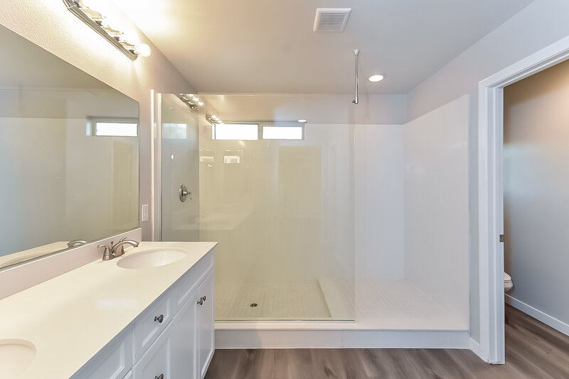 2,330/Mo, 7506 Whitman Colonial St Las Vegas, NV 89166 Main Bathroom View 2