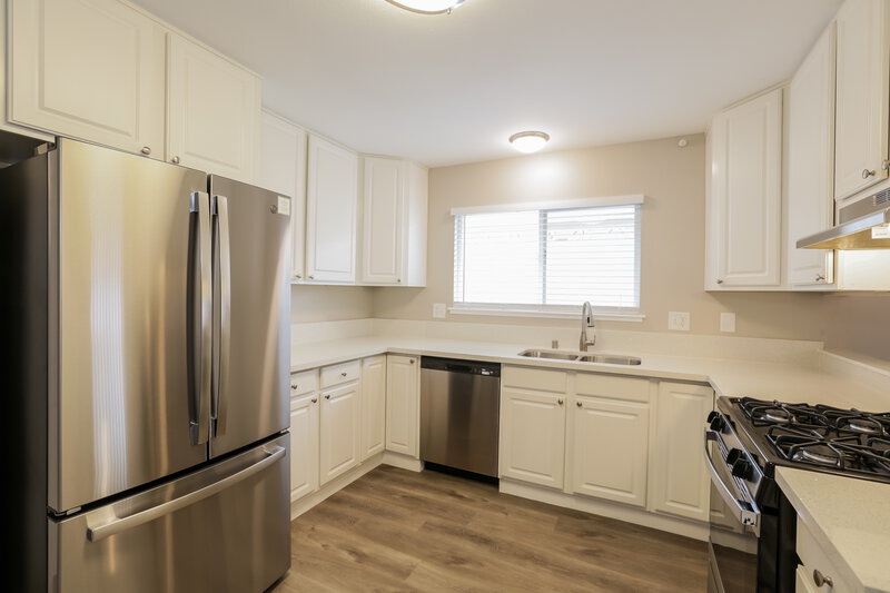 2,285/Mo, 8116 Eginton Ave Las Vegas, NV 89145 Kitchen View