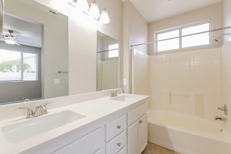3,210/Mo, 9184 Cazador St Las Vegas, NV 89123 Main Bathroom View