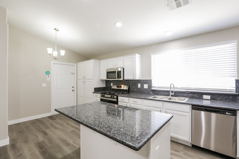 1,940/Mo, 4220 Quilting Bear St Las Vegas, NV 89147 Kitchen View