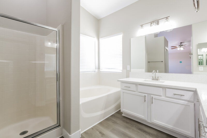 1,940/Mo, 4220 Quilting Bear St Las Vegas, NV 89147 Main Bathroom View