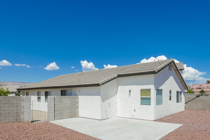 1,940/Mo, 4220 Quilting Bear St Las Vegas, NV 89147 Rear View
