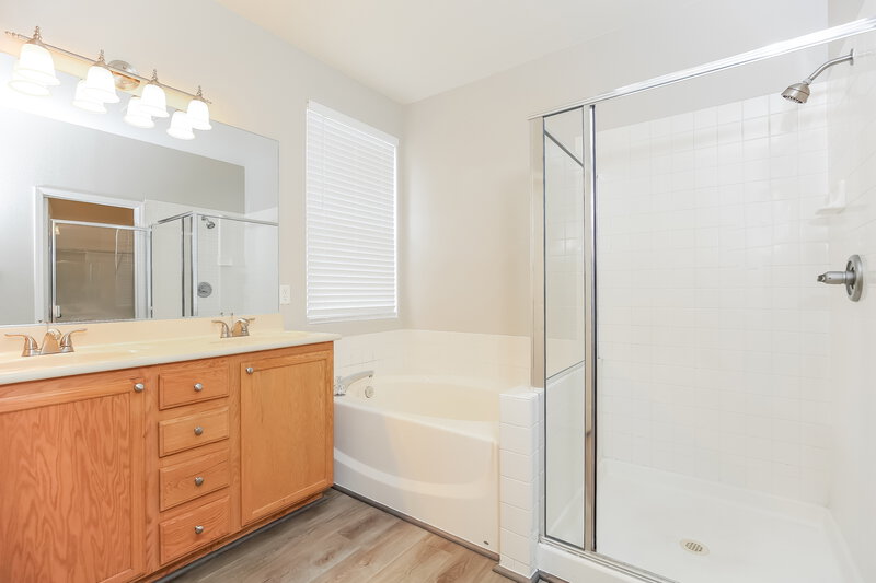 3,440/Mo, 9832 Lake Austin Ct Las Vegas, NV 89148 Main Bathroom View