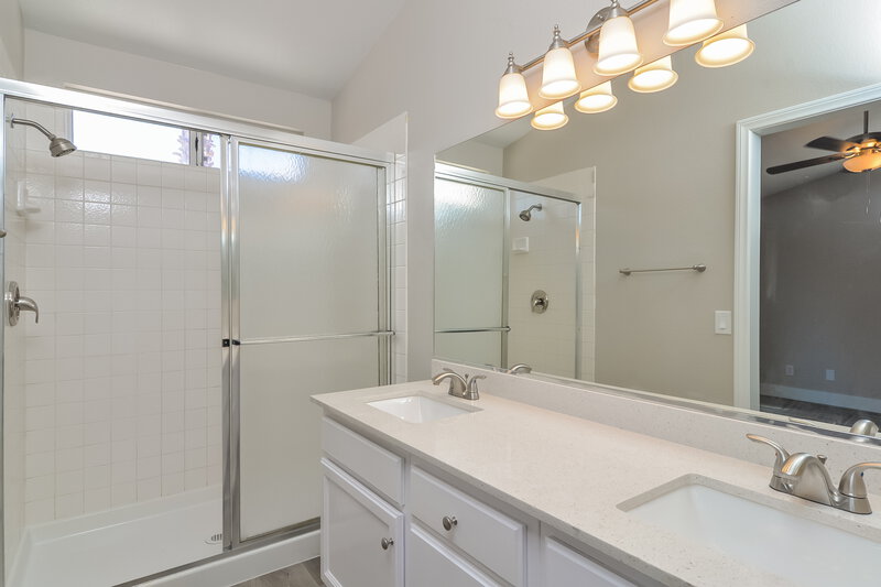 1,895/Mo, 2170 Raspberry Hill Rd Las Vegas, NV 89142 Main Bathroom View