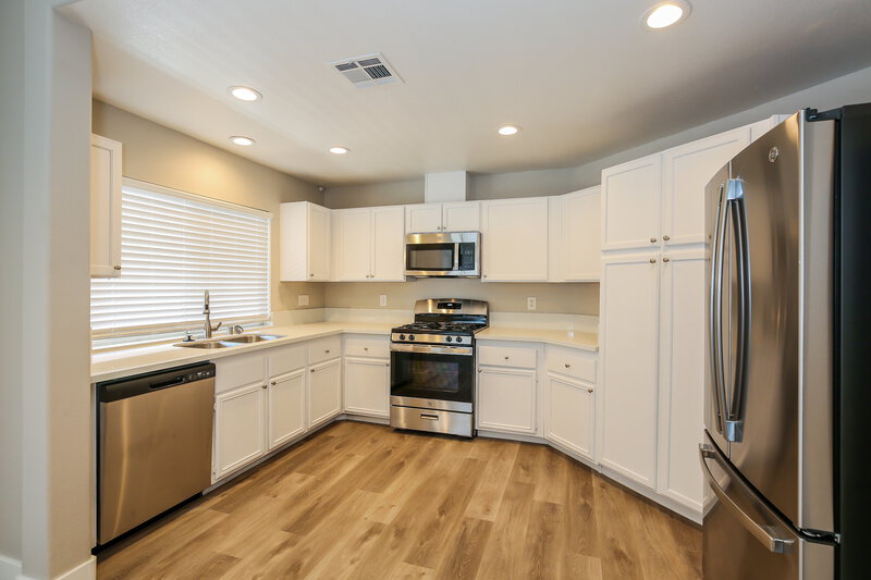1,980/Mo, 5435 Coleman St North Las Vegas, NV 89031 Kitchen View