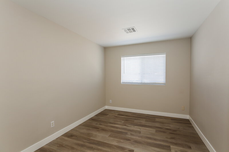 1,980/Mo, 5435 Coleman St North Las Vegas, NV 89031 Bedroom View 3