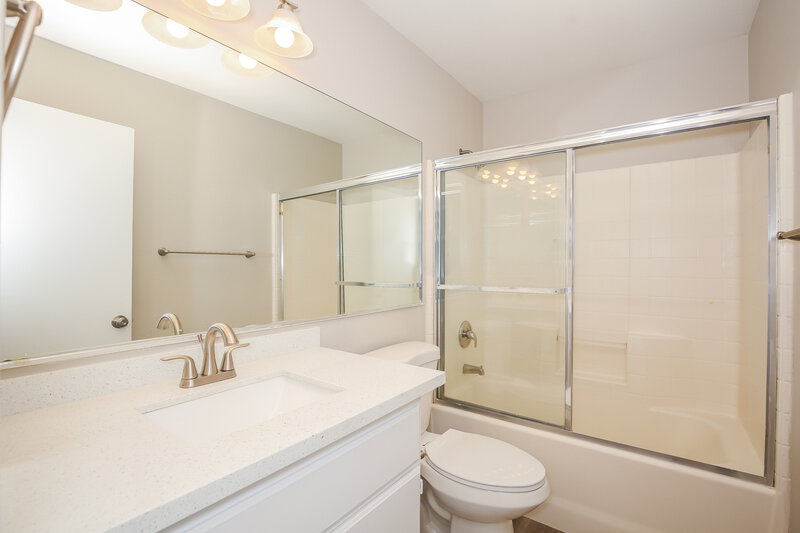 1,980/Mo, 5435 Coleman St North Las Vegas, NV 89031 Bathroom View