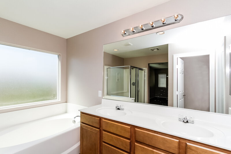 2,275/Mo, 9081 Sheffield Garden Ave Las Vegas, NV 89148 Master Bathroom View